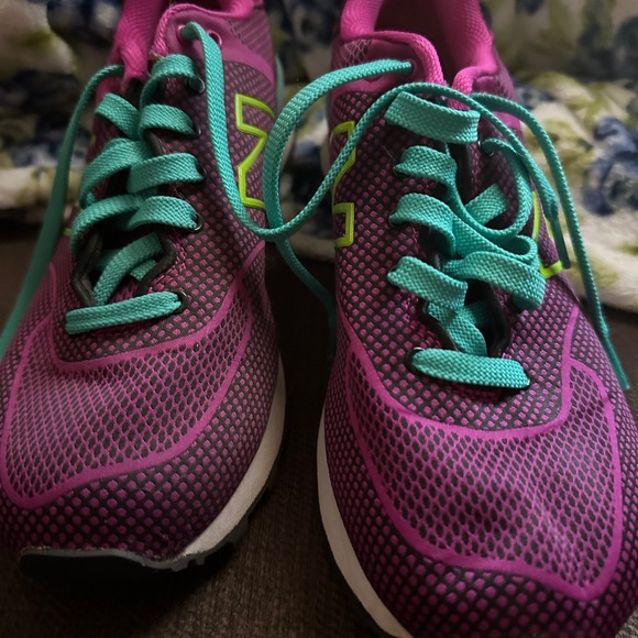 New Balance Women’s 574 sneakers size 8 older 574 - Picture 1 of 4